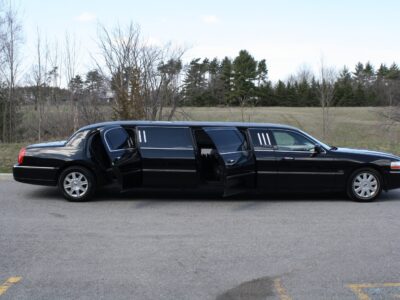 Black Strech Limousine 5 Doors in San Diego for prom, quinceanera, wedding, dinner, airport transfers and more