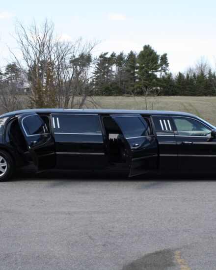 Black Strech Limousine 5 Doors in San Diego for prom, quinceanera, wedding, dinner, airport transfers and more