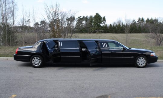 Black Strech Limousine 5 Doors in San Diego for prom, quinceanera, wedding, dinner, airport transfers and more