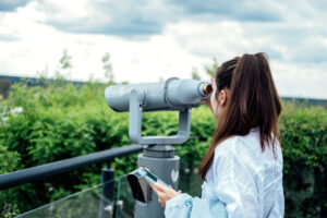 travel-sightseeing-young-woman-tourist-